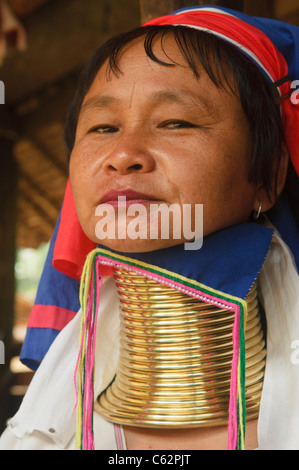 Porträt einer Longneck Karen Frau Leben in Ban Nai Soi in Nordthailand Stockfoto