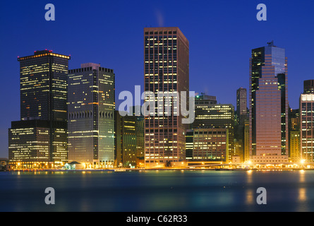 Lower Manhattan in der Dämmerung, New York, USA Stockfoto