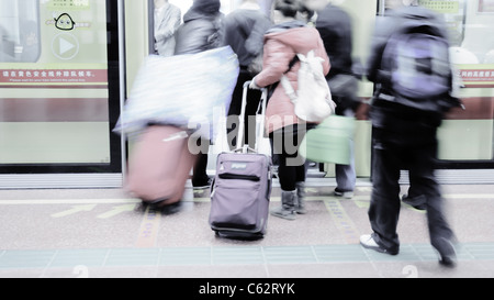 Passagier in u-Bahnstation, Ansturm auf Zug Stockfoto