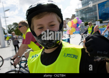 Kleiner Junge auf der Southampton Sky Ride 2011 Stockfoto