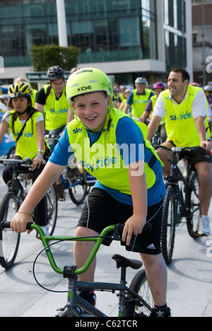 Kleiner Junge auf der Southampton Sky Ride 2011 Stockfoto