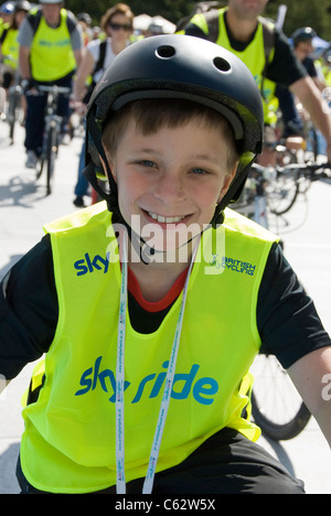 Kleiner Junge auf der Southampton Sky Ride 2011 Stockfoto