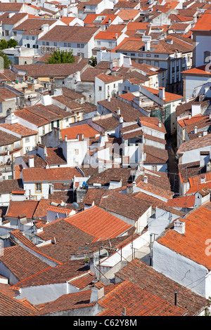 Castelo de Vide Dächer gesehen vom Burgturm. Castelo de Vide, Portalegre District, Alto Alentejo, Portugal. Stockfoto