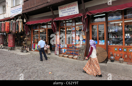 Türkei, Ankara, Ulus, Straßenszene, Handwerksgeschäfte, Stockfoto