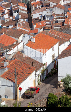 Castelo de Vide Dächer gesehen vom Burgturm. Castelo de Vide, Portalegre District, Alto Alentejo, Portugal. Stockfoto