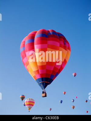 Bunte Heißluftballons in den Himmel, Albuquerque, New Mexico, USA Stockfoto