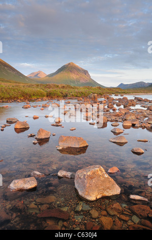 Am späten Abend Sommer Sonnenlicht auf Marsco, Blabheinn und River Sligachan auf der Isle Of Skye, Schottland Stockfoto