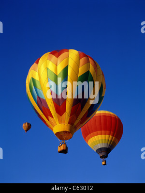 Bunte Heißluftballons in den Himmel, Albuquerque, New Mexico, USA Stockfoto