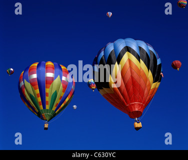 Bunte Heißluftballons in den Himmel, Albuquerque, New Mexico, USA Stockfoto