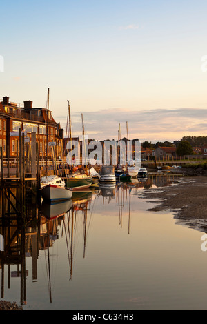 Blakeney Hafen am Abend Sonnenlicht, North Norfolk, East Anglia, England Stockfoto