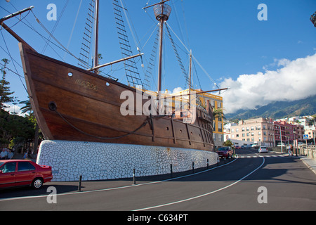 Nachbau der Santa Maria, das Segelboot von Columbus, an der Alameda, Santa Cruz, La Palma, Kanarische Inseln, Spanien, Europa Stockfoto