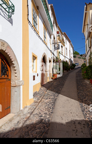 Santa Maria Straße in Castelo de Vide, Alentejo, Portugal. Diese Straße führt zum Schloss. Stockfoto