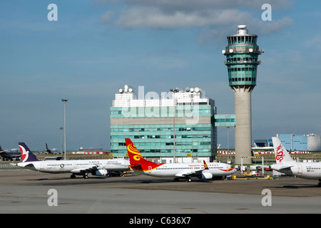 Kontrollturm am Flughafen Hong Kong International Airport, Hong Kong, China Stockfoto