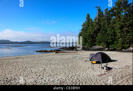 Strand camping im Sommer in der Nähe von Tofino BC Stockfoto