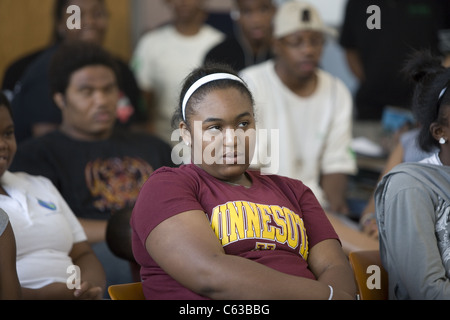 Studenten aus Detroit Community School teilnehmen an einem motivierenden Sommerprogramm Arbeit und Selbsterfahrung. Stockfoto