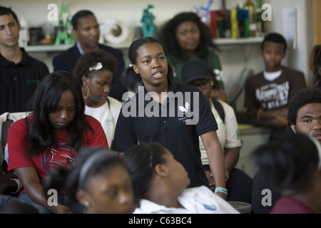 Studenten aus Detroit Community School teilnehmen an einem motivierenden Sommerprogramm Arbeit und Selbsterfahrung. Stockfoto