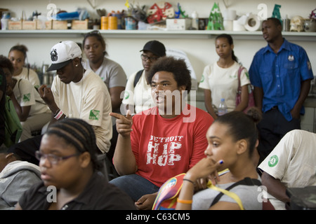 Studenten aus Detroit Community School teilnehmen an einem motivierenden Sommerprogramm Arbeit und Selbsterfahrung. Stockfoto