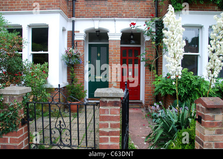 Haustüren und Veranda Headington Oxford England Vereinigtes Königreich Stockfoto