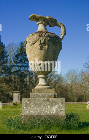 Große dekorative Vase in alte Renaissance Haus in Berkshire, England in der Nähe von Henley-on-Thames Stockfoto