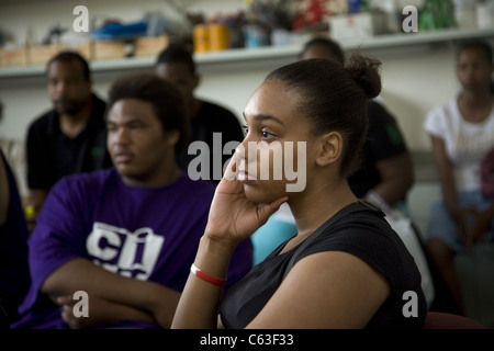 Studenten aus Detroit Community School teilnehmen an einem motivierenden Sommerprogramm Arbeit und Selbsterfahrung. Stockfoto