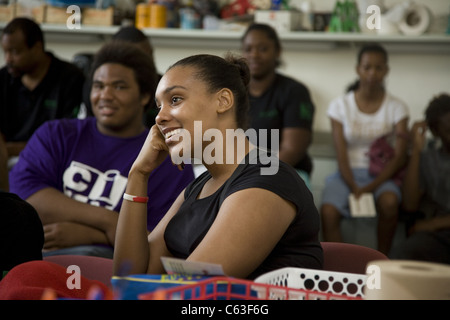 Studenten aus Detroit Community School teilnehmen an einem motivierenden Sommerprogramm Arbeit und Selbsterfahrung. Stockfoto