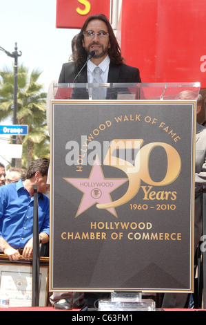 Marco Antonio Solis bei der Induktion Zeremonie für Stern auf dem Hollywood gehen von Fame Zeremonie für Marco Antonio Solis, Hollywood Boulevard, Los Angeles, CA 5. August 2010. Foto von: Michael Germana/Everett Collection Stockfoto