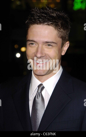 Topher Grace bei der Premiere IN guter Gesellschaft bei Graumans Chinese Theatre, Los Angeles, CA, 6. Dezember 2004. (Foto: Michael Germana/Everett Collection) Stockfoto