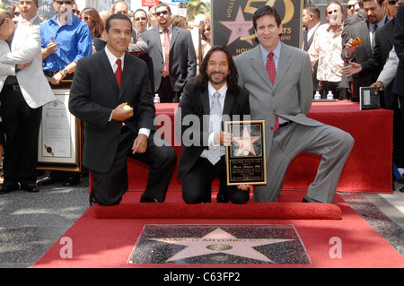 Antonio Villaraigosa, Marco Antonio Solis, Zach Horowitz bei der Induktion Zeremonie für Stern auf dem Hollywood gehen von Fame Zeremonie für Marco Antonio Solis, Hollywood Boulevard, Los Angeles, CA 5. August 2010. Foto von: Michael Germana/Everett Collection Stockfoto