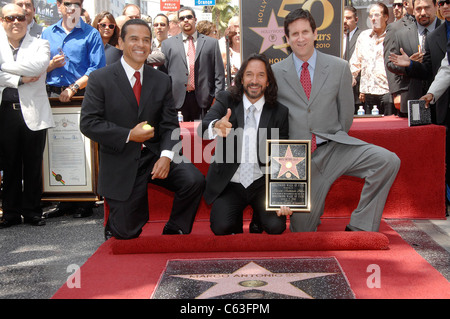 Antonio Villaraigosa, Marco Antonio Solis, Zach Horowitz bei der Induktion Zeremonie für Stern auf dem Hollywood gehen von Fame Zeremonie für Marco Antonio Solis, Hollywood Boulevard, Los Angeles, CA 5. August 2010. Foto von: Michael Germana/Everett Collection Stockfoto