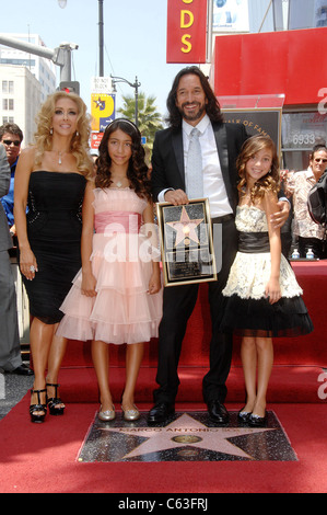 Marco Antonio Solis bei der Induktion Zeremonie für Stern auf dem Hollywood gehen von Fame Zeremonie für Marco Antonio Solis, Hollywood Boulevard, Los Angeles, CA 5. August 2010. Foto von: Michael Germana/Everett Collection Stockfoto