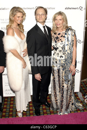 Christie Brinkley, David Hyde Pierce, Prinzessin Yasmin Aga Khan im Ankunftsbereich für AAFA American Image Awards Rita Hayworth Fonds nutzen, Grand Hyatt Hotel, New York, NY, 23. Mai 2005. Foto von: Ian Lächeln/Everett Collection Stockfoto