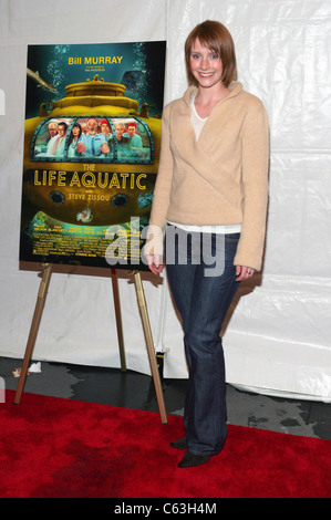 Bryce Dallas Howard bei der Premiere von das Leben Wasser mit STEVE ZISSOU an der Ziegfeld Theater, New York, 9. Dezember 2004. (Foto: Gbinuya/Everett Collection) Stockfoto