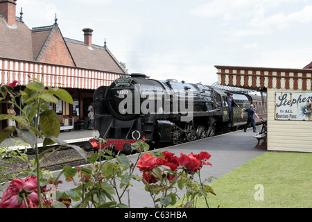 9F 2-10-0 92203 schwarzer Prinz Dampflokomotive, North Norfolk Railway, UK.  Weybourne Station Stockfoto