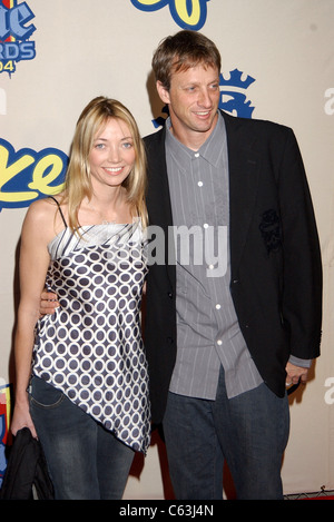 Lhotse Merriam und Tony Hawk auf Spike TV VIDEO GAME AWARDS, Santa Monica, CA, 14. Dezember 2004. (Foto: John Hayes/Everett Collection) Stockfoto