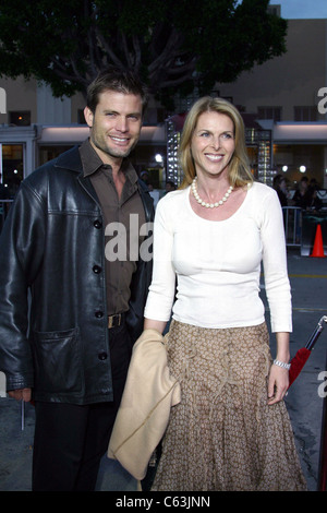 Casper Van Dien, Catherine Oxenberg im Ankunftsbereich für HOUSE OF WAX Premiere, Los Angeles, CA, 26. April 2005. Foto von: Effie Naddel/Everett Collection Stockfoto