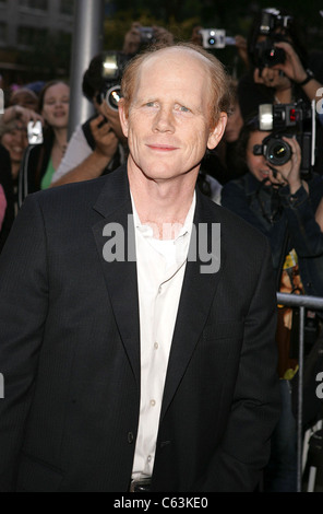 Ron Howard im Ankunftsbereich für Aschenputtel Mann Premiere, Loews Lincoln Square Theater, New York, NY, 1. Juni 2005. Foto von: Gregorio Binuya/Everett Collection Stockfoto