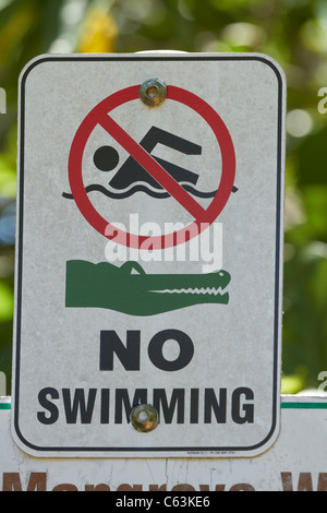 Krokodil, die Warnung zu signieren, Mangroven Boardwalk, East Point Recreation Reserve, Darwin, Northern Territory, Australien Stockfoto