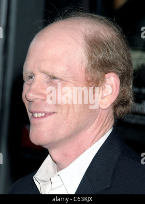 Ron Howard im Ankunftsbereich für Aschenputtel Mann Premiere, Loews Lincoln Square Theater, New York, NY, 1. Juni 2005. Foto von: Rob Rich/Everett Collection Stockfoto