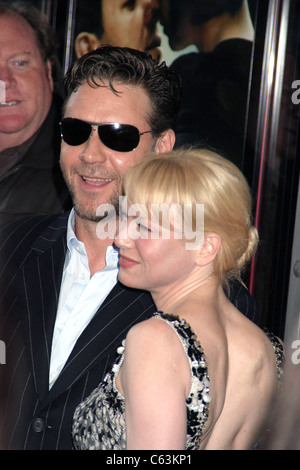 Russell Crowe, Rene Zellweger im Ankunftsbereich für Aschenputtel Mann Premiere, Loews Lincoln Square Theater, New York, NY, 1. Juni 2005. Foto von: Rob Rich/Everett Collection Stockfoto