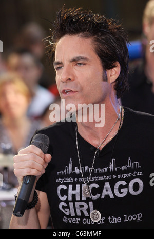 Patrick Monahan für NBC heute Show-Konzert mit dem Zug, Rockefeller Plaza, New York, NY 6. August 2010 auf der Bühne. Foto von: Rob Kim/Everett Collection Stockfoto