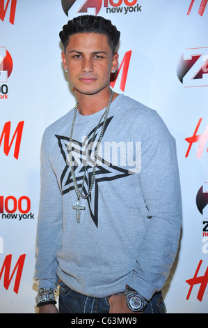 DJ Pauly D in die Teilnehmerliste für das Z100 Jingle Ball 2010 präsentiert von H & M, Madison Square Garden, New York, NY 10. Dezember 2010. Stockfoto