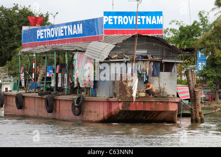 PetroVietnam Brennstoff Kahn im Mekong-Fluss Stockfoto