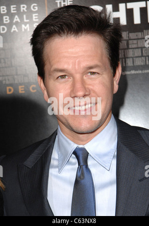 Mark Wahlberg im Ankunftsbereich für THE FIGHTER Premiere, Graumans Chinese Theatre, Los Angeles, CA 6. Dezember 2010. Foto von: Elizabeth Goodenough/Everett Collection Stockfoto