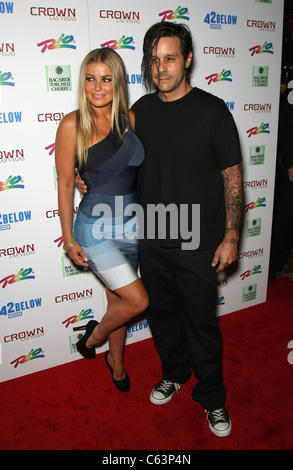 Carmen Electra, Rob Patterson in Anwesenheit für Carmen Electra und Rob Patterson Host Party am Crown Nachtclub, Rio All-Suite Hotel & Casino, Las Vegas, NV 10. Juli 2010. Foto von: MORA/Everett Collection Stockfoto