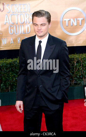 Leonardo Di Caprio im Ankunftsbereich für 11. Annual Screen Actors Guild (SAG) Awards, Shrine Auditorium, Los Angeles, CA, Samstag, 5. Februar 2005. Foto von: John Hayes/Everett Collection Stockfoto