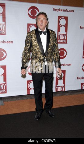 Eric Idle im Presseraum für American Theatre Wing Antoinette Perry Tony Awards 2005, der Rainbow Room, New York, NY, Juni Stockfoto