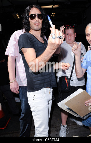 Russell Brand, besucht "Leben mit Regis und Kelly" taping unterwegs für Promi-Schnappschüsse - Dienstag, New York, New York 6. Juli 2010. Foto von: Ray Tamarra/Everett Collection Stockfoto