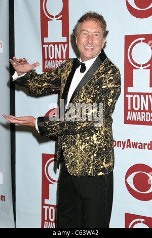 Eric Idle im Presseraum für American Theatre Wing Antoinette Perry Tony Awards 2005, der Rainbow Room, New York, NY, Juni Stockfoto