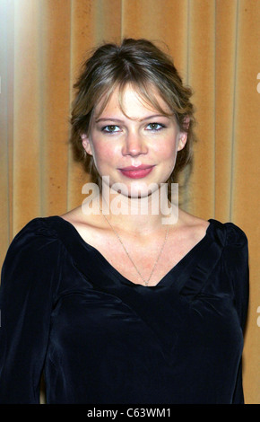 Michelle Williams im Ankunftsbereich für Motion Picture Club Awards Mittagessen, Marriott Marquis Hotel, New York, NY, 6. Oktober 2005. Foto von: Gregorio Binuya/Everett Collection Stockfoto