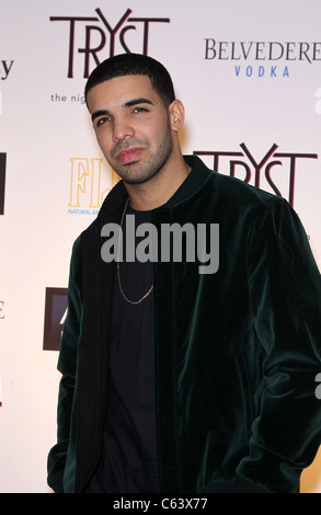 Drake im Ankunftsbereich für Drake Light Träume & Alpträume Tour Finale Party, Tryst Nachtclub im Wynn Las Vegas, Las Vegas, NV 6. November 2010. Foto von: MORA/Everett Collection Stockfoto